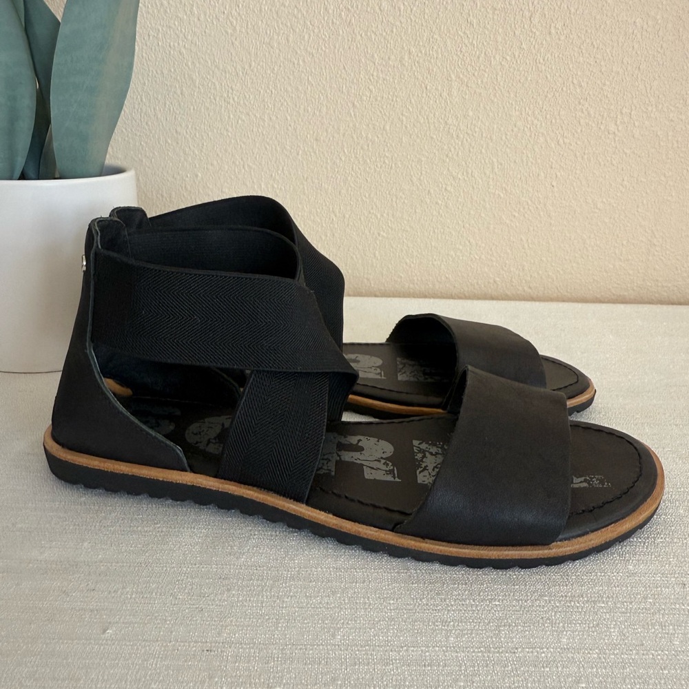 SOREL Black Leather Elastic Strappy Sandals